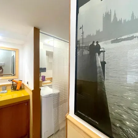 Skyhouse Apartment *